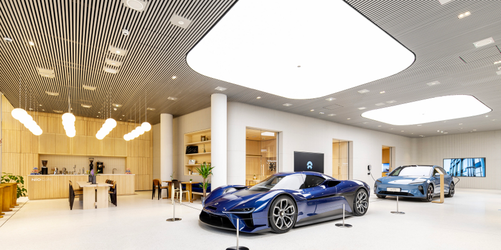 State of the art illuminated ceilings for NIO