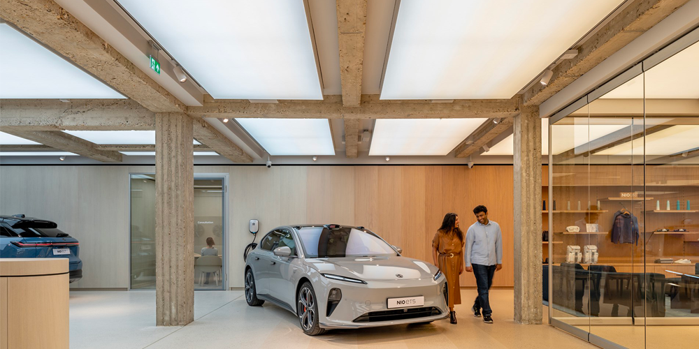 State of the art illuminated ceilings for NIO